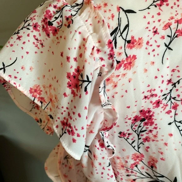 LOFT Pink and Black Flutter Sleeve Ruffled Blouse Size XLP - Picture 3 of 11